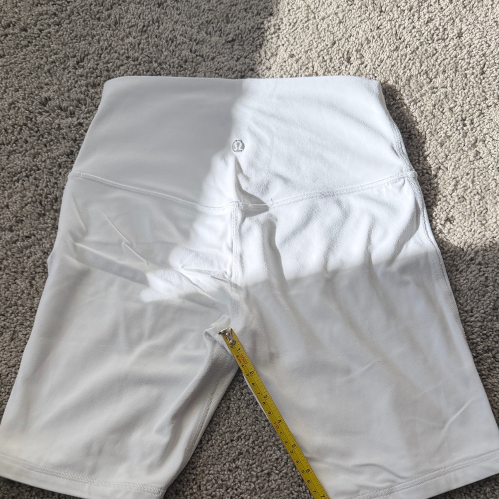 Lululemon 8” align white.